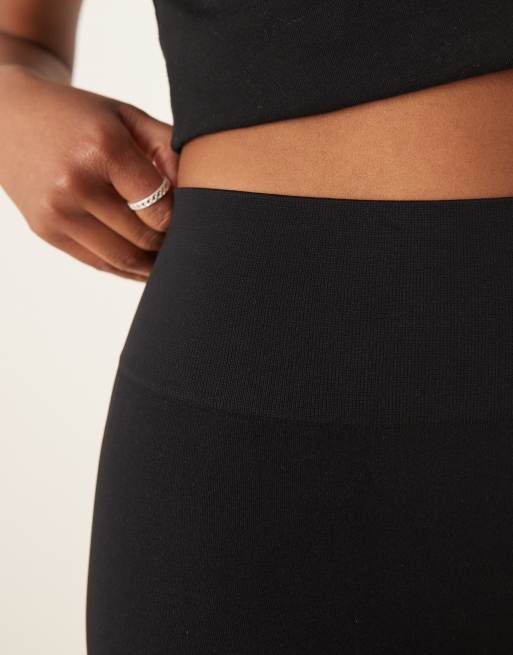Pantalones capri negros moldeadores sin costuras de ASOS DESIGN, 4 de 5