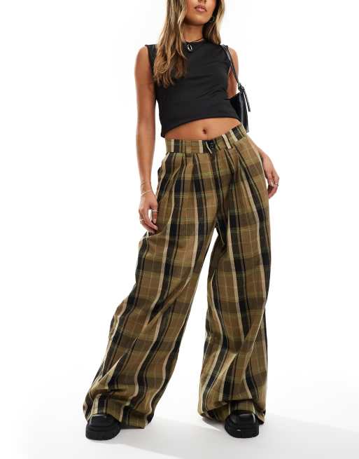 Pantalones caquis a cuadros de talle alto y pernera ancha con pinzas de Noisy May