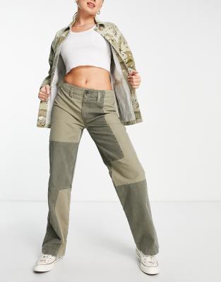 Pantalones caquis cargo con diseño de patchwork de ASOS DESIGN