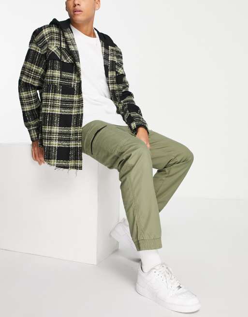 Pantalones caquis cargo de tejido antidesgarros de New Look