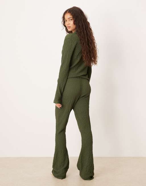 Pantalones caquis de campana texturizados de ASOS DESIGN (parte de un conjunto), 4 de 5