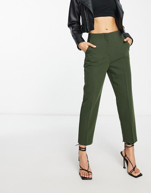 Pantalones caquis de corte cigarette de Miss Selfridge Petite