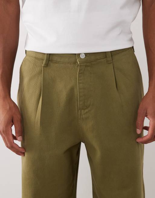 Pantalones caquis de corte tapered holgado con pinzas de ASOS DESIGN, 5 de 5
