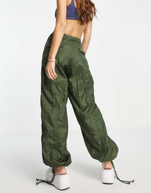 Pantalones caquis de estilo paracaidista holgado de Motel, 2 de 4