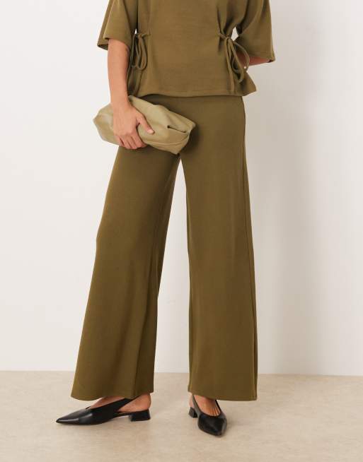 Pantalones caquis de pernera ancha de tejido muy suave de ASOS DESIGN (parte de un conjunto), 2 de 5