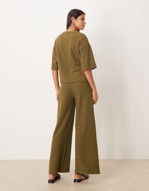 Pantalones caquis de pernera ancha de tejido muy suave de ASOS DESIGN (parte de un conjunto), 3 de 5