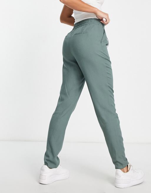Pantalones caquis de pernera recta con lazada en la cintura de Vero Moda Tall, 2 de 4