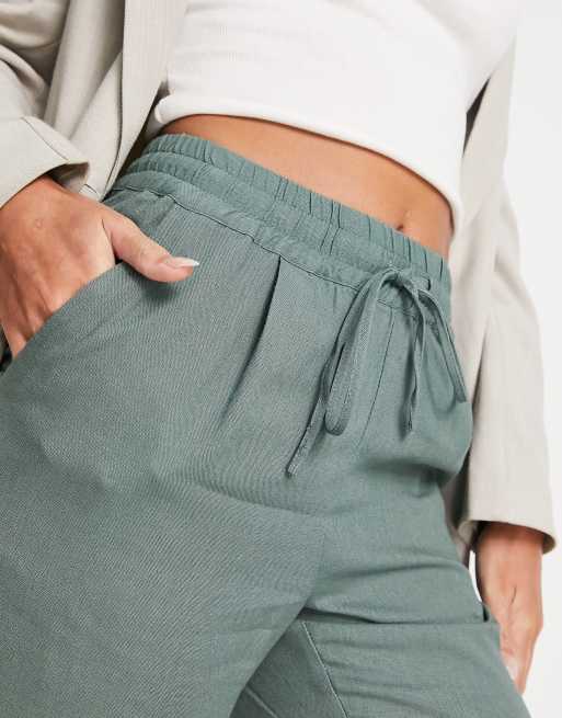 Pantalones caquis de pernera recta con lazada en la cintura de Vero Moda Tall, 3 de 4