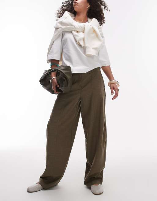 Pantalones caquis de talle medio y corte tapered globo con cinturilla lisa de Topshop