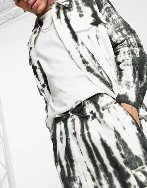 Pantalones caquis festivales con efecto tie dye y bolsillos cargo de COLLUSION de un conjunto) | ASOS