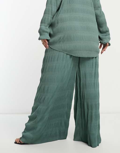 Pantalones caquis plisados de pernera ancha de ASOS DESIGN Curve (parte de un conjunto) , 2 de 4