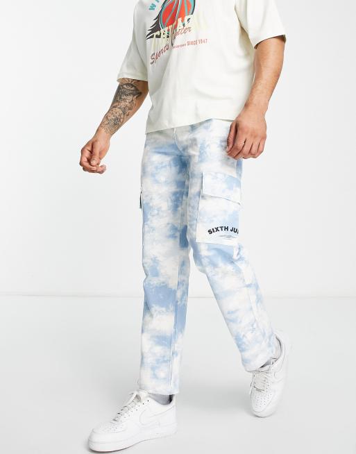 Pantalones cargo azul claro con estampado de nubes de Sixth June