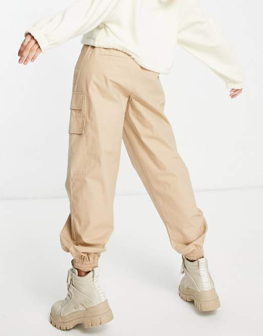 Pantalones cargo beis de talle bajo de Noisy May, 2 de 4