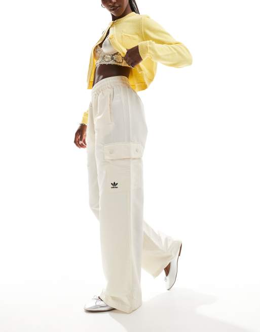 Pantalones cargo blanco maravilla de tejido liso Essentials de adidas Originals