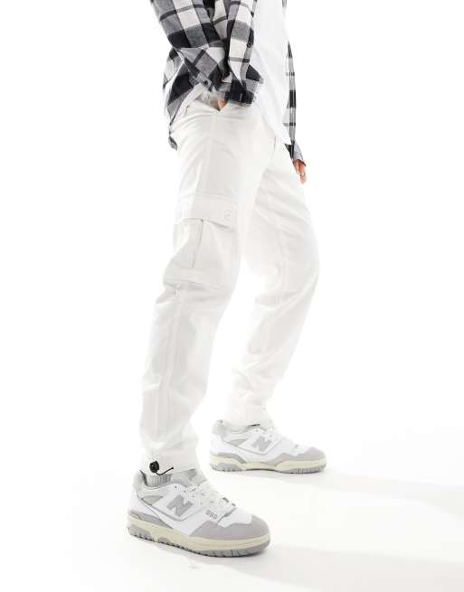 Pantalones cargo blancos de corte tapered de ASOS DESIGN, 4 de 5