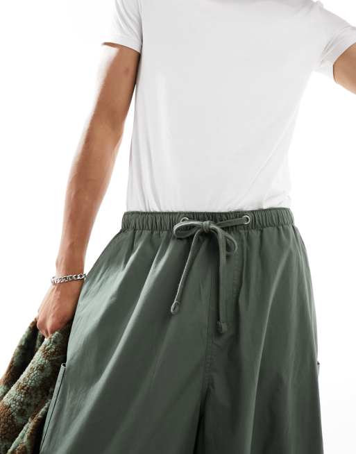 Pantalones cargo caquis de corte abombado extragrande estilo paracaidista de ASOS DESIGN, 4 de 5