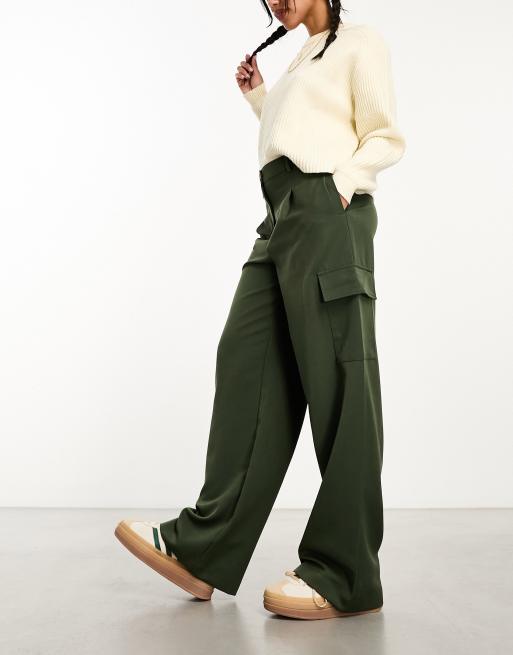 Pantalones cargo caquis de estilo formal de New Look