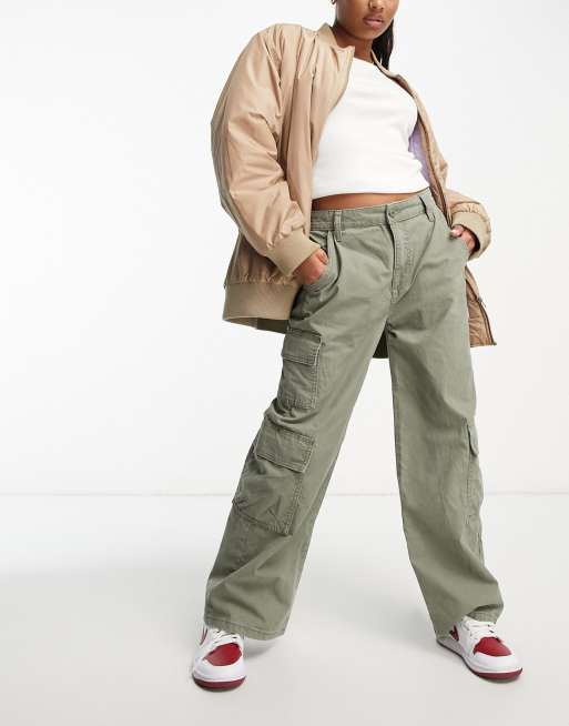 Pantalones cargo caquis extragrandes con varios bolsillos de ASOS DESIGN Petite, 4 de 4