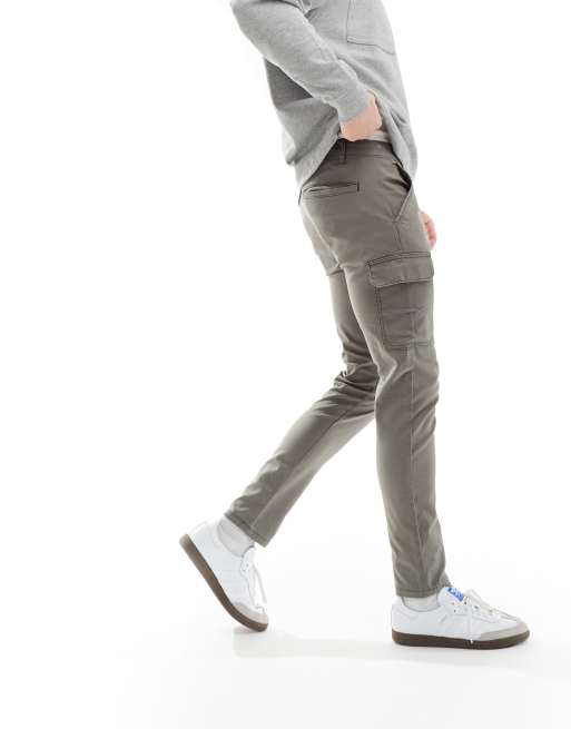 Pantalones cargo color carbón de corte pitillo de ASOS DESIGN