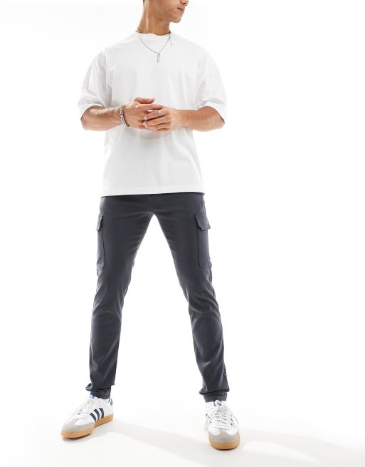 Pantalones cargo color carbón de corte pitillo de ASOS DESIGN