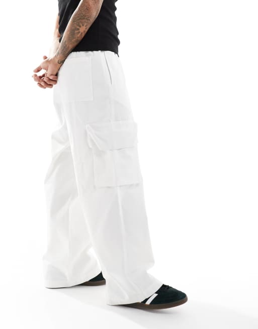 Pantalones cargo color crudo de corte muy holgado con detalle de paneles de ASOS DESIGN