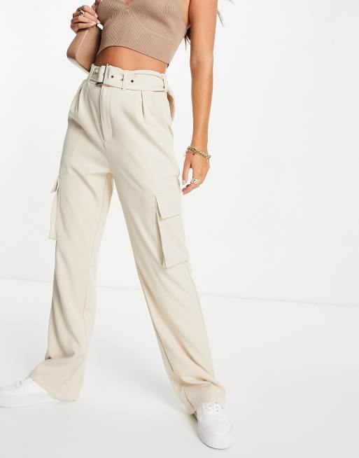 Pantalones cargo color piedra de pernera ancha de In The Style x Naomi Genes
