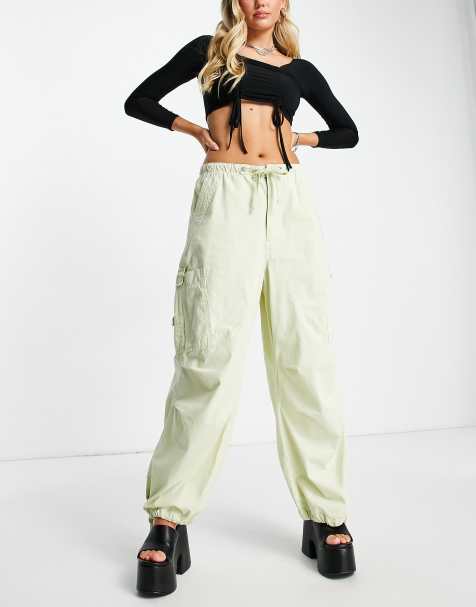 Pantalones cargo color salvia de corte abombado y talle bajo de Jaded London - view 1