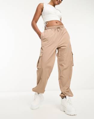 Pantalones cargo color visón de estilo militar de ASOS DESIGN