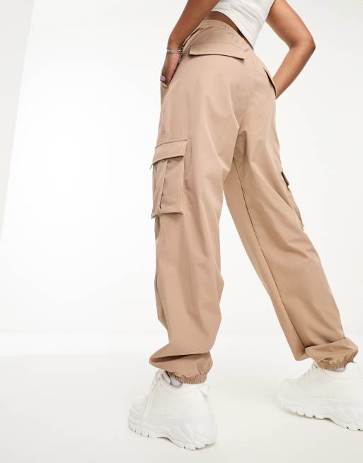 Pantalones cargo color topo con detalle de bolsillos de Noisy May, 4 de 4