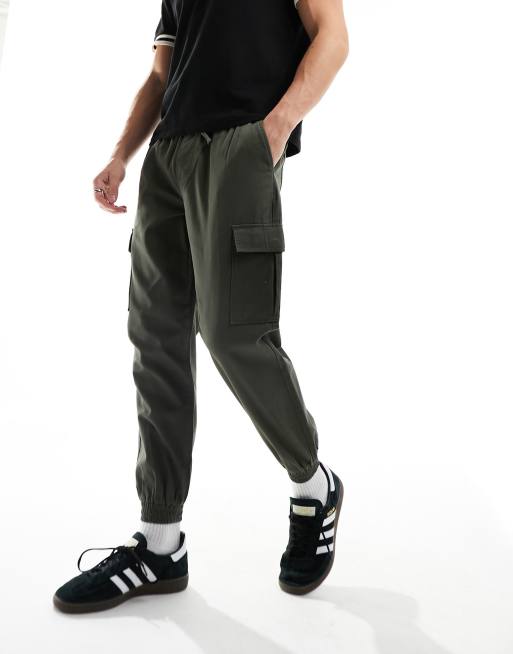 Pantalones cargo en caqui con bajos ajustados de New Look