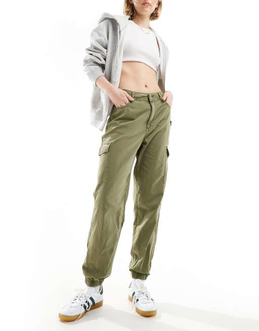 Pantalones cargo en caqui con bajos ajustados de New Look, 2 de 5
