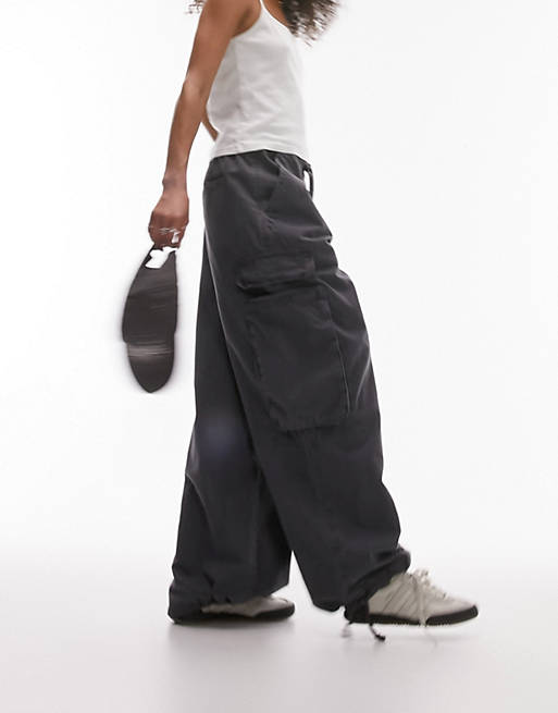 Pantalones cargo gris carbón lavado de corte bombacho sin cierres