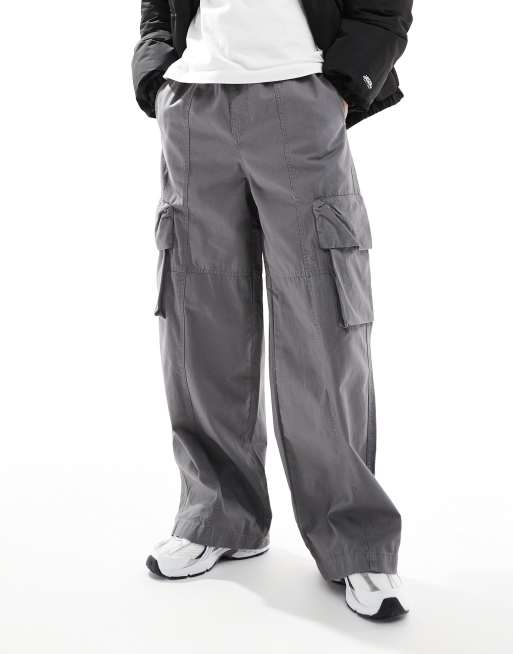 Pantalones cargo gris carbón muy holgados con detalle de paneles de ASOS DESIGN, 3 de 5