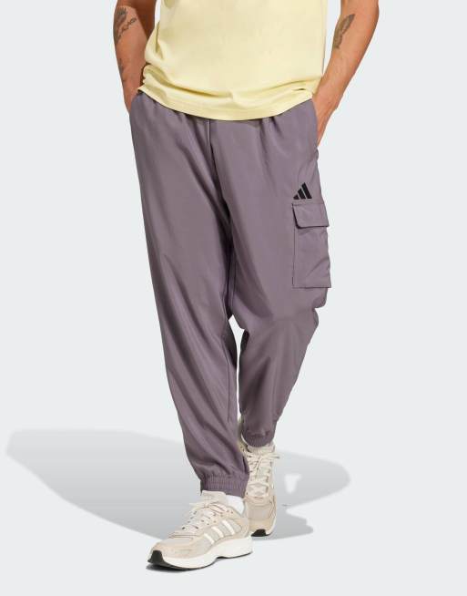 Pantalones cargo gris estrato y negros con logo pequeño Essentials de adidas Performance