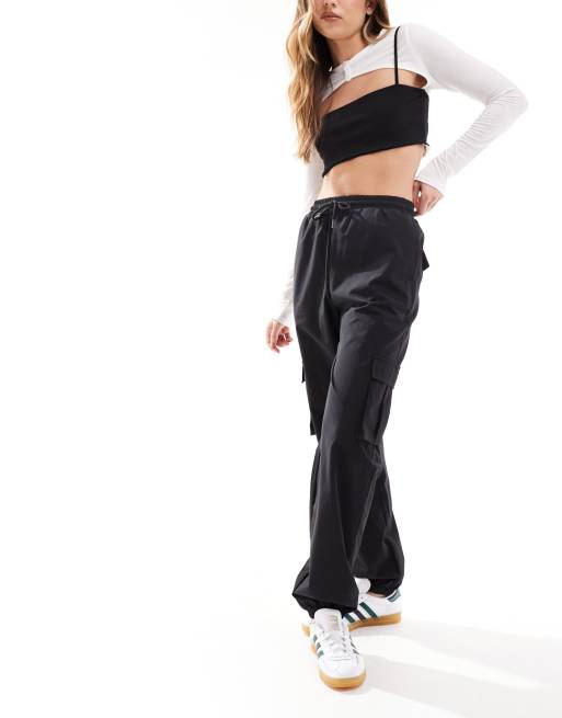 Pantalones cargo gris oscuro con bajos ajustados de Vero Moda