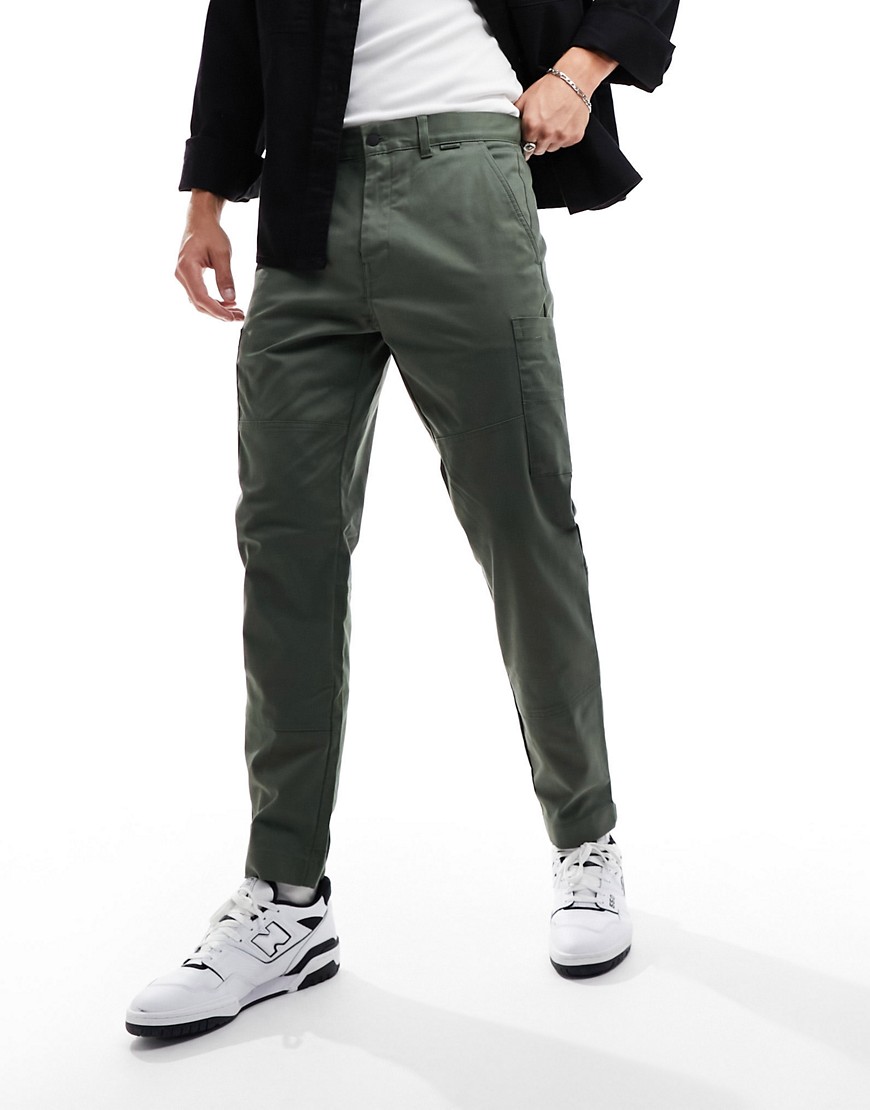 pantalones cargo gris oscuro de corte tapered de sarga modern de calvin klein-verde