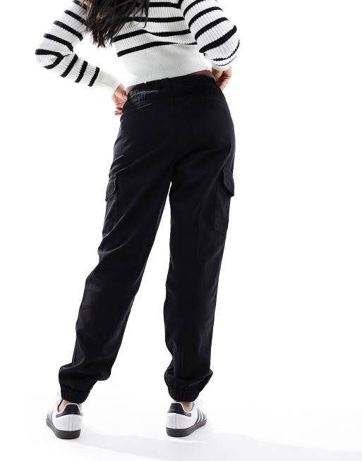 Pantalones cargo negros con bajos ajustados de New Look, 3 de 5