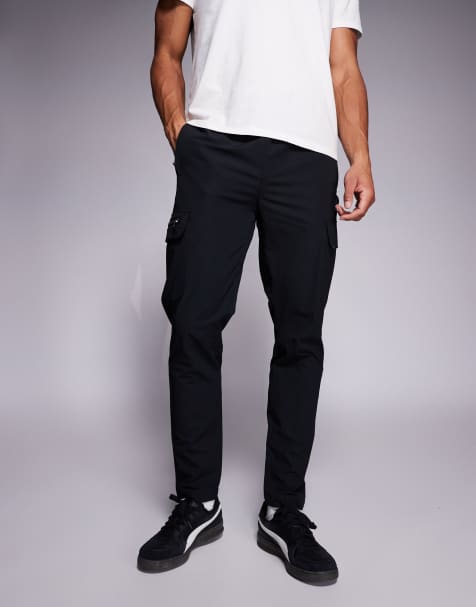Pantalones cargo negros de corte pitillo de River Island - view 1
