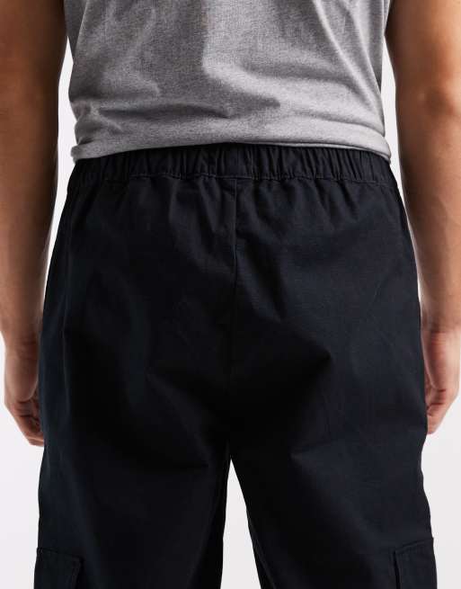 Pantalones cargo negros de corte tapered de tejido antidesgarros de ASOS DESIGN, 4 de 5
