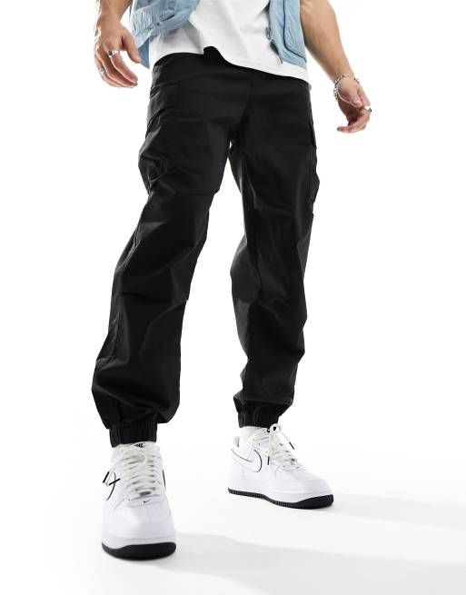 Pantalones cargo negros extragrandes de corte tapered con bajos ajustados de ASOS DESIGN