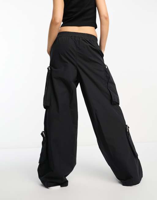Pantalones cargo negros para festivales con bolsillos de nailon de COLLUSION Unisex, 4 de 4