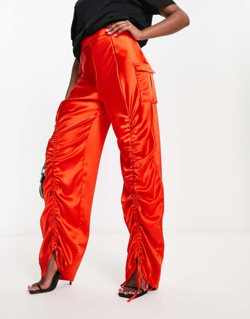 Pantalones cargo rojos de talle bajo de satén de ASYOU