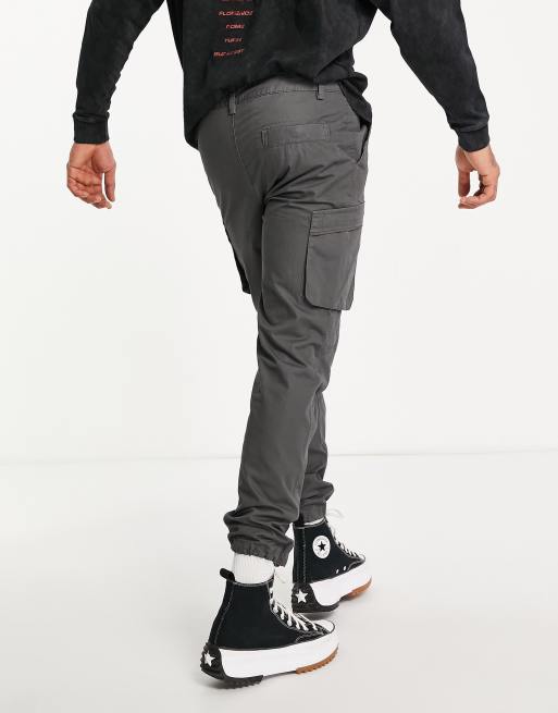Pantalones cargo tapered grises de River Island, 2 de 4