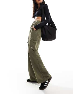 Pantalones cargo verde oliva Essentials de adidas Originals - view 1