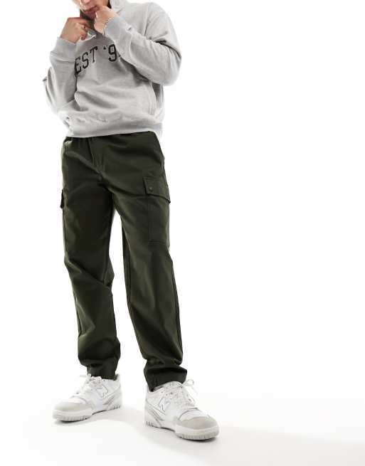 Pantalones cargo verde oscuro de pernera tapered ancha con cordón ajustable de Jack & Jones