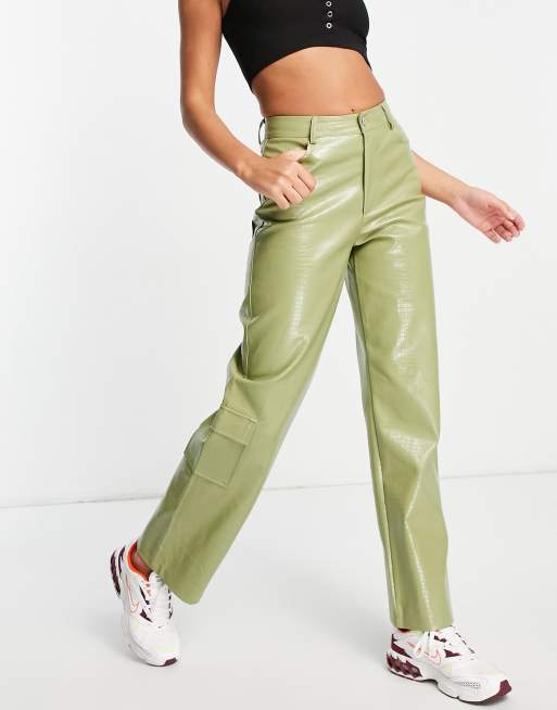 Pantalones cargo verde salvia de pernera recta y efecto cocodrilo de estilo  años 90 de cuero sintético de COLLUSION | ASOS