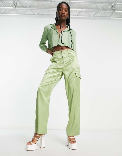 Pantalones cargo verdes de pernera recta de sat n de Signature 8