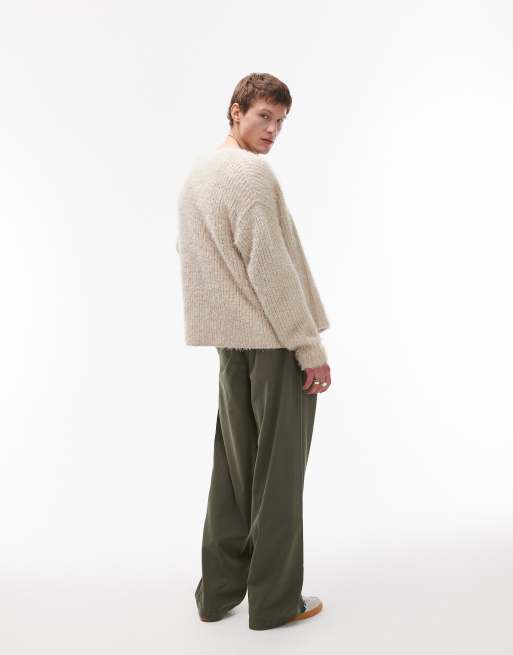 Pantalones chinos caquis holgados de sarga de Topman, 4 de 5