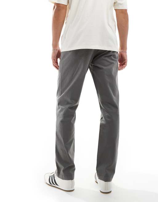 Pantalones chinos color carbón de corte recto con pinzas de sarga Authentic XX de Levi's, 2 de 5
