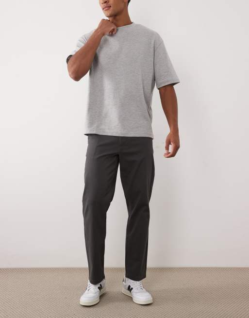 Pantalones chinos color carbón de corte recto de ASOS DESIGN